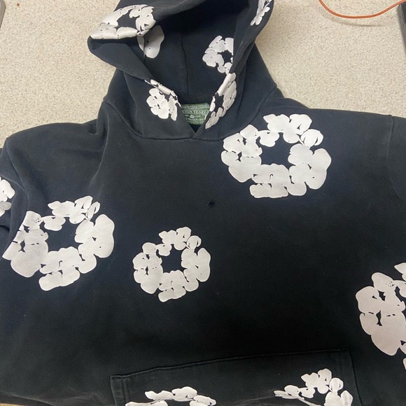 Stylish Black Floral Crewneck Sweater
